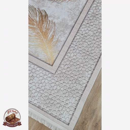 بررسی و مشخصات فرشینه مخمل مدرن طرح پَر طلایی استُپ دار (ابعاد سفارشی) h406
