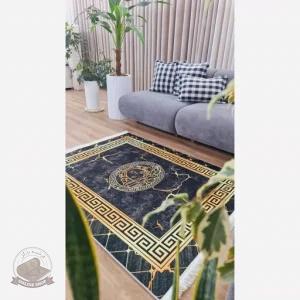 فرش مشکی طلایی طرح ورساچه h481 جنس مخمل تُرک استُپ دار (ضد سر)